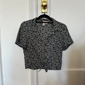 H&M black floral cropped short sleeve button blouse, with front tie